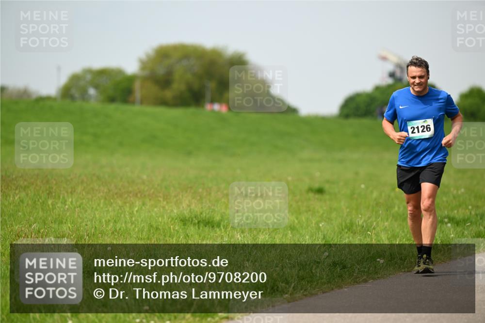 10.05.2026 - 8. Wedeler Halbmarathon Dr. Thomas Lammeyer http://msf.ph/oto/9708200 10.05.2026 12:00:53 Laufen 2126 meine-sportfotos.de