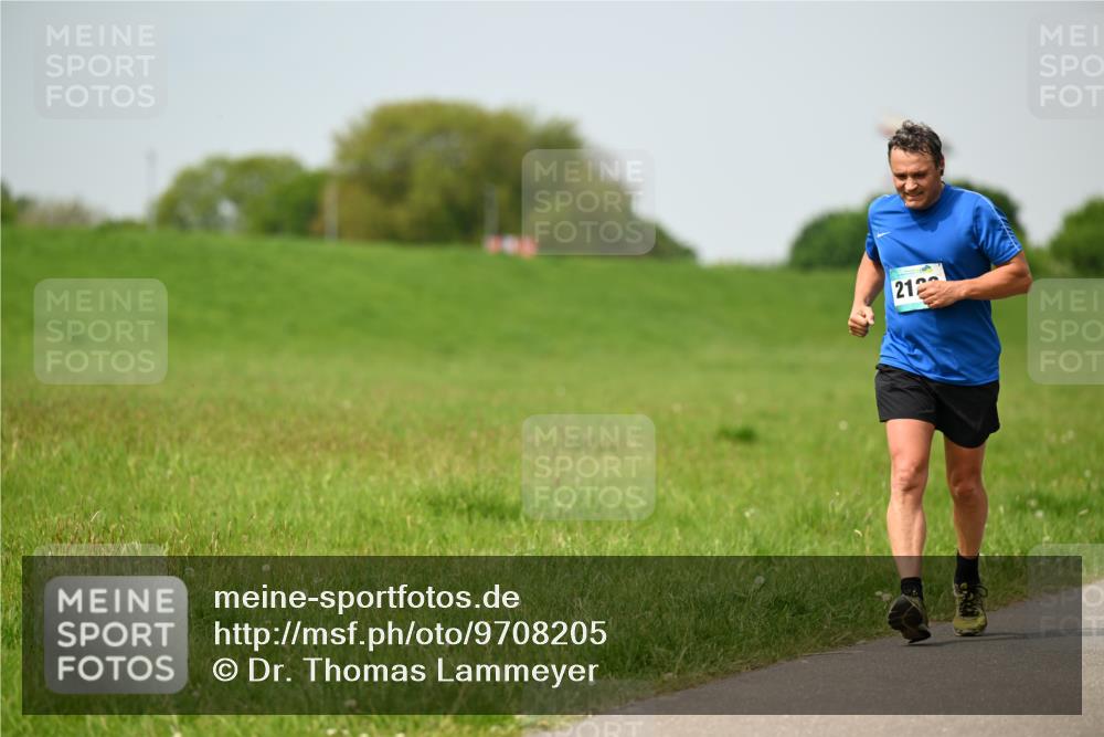 10.05.2026 - 8. Wedeler Halbmarathon Dr. Thomas Lammeyer http://msf.ph/oto/9708205 10.05.2026 12:00:54 Laufen 2122 meine-sportfotos.de