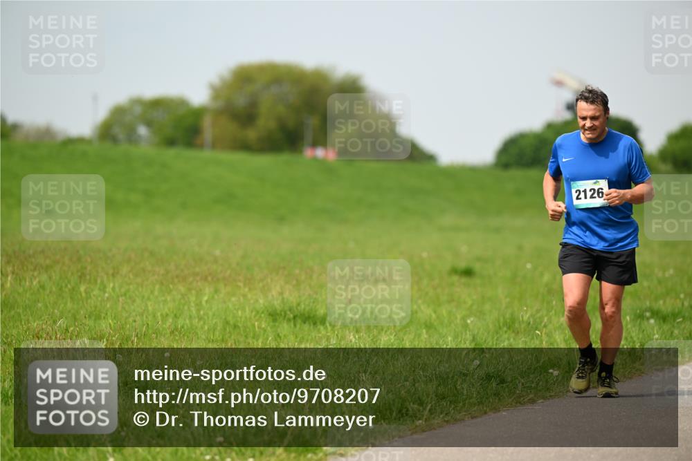 10.05.2026 - 8. Wedeler Halbmarathon Dr. Thomas Lammeyer http://msf.ph/oto/9708207 10.05.2026 12:00:53 Laufen 2126 meine-sportfotos.de
