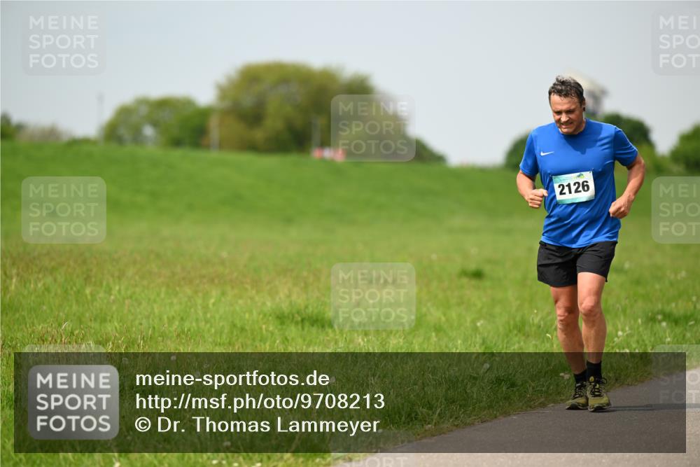 10.05.2026 - 8. Wedeler Halbmarathon Dr. Thomas Lammeyer http://msf.ph/oto/9708213 10.05.2026 12:00:54 Laufen 2126 meine-sportfotos.de