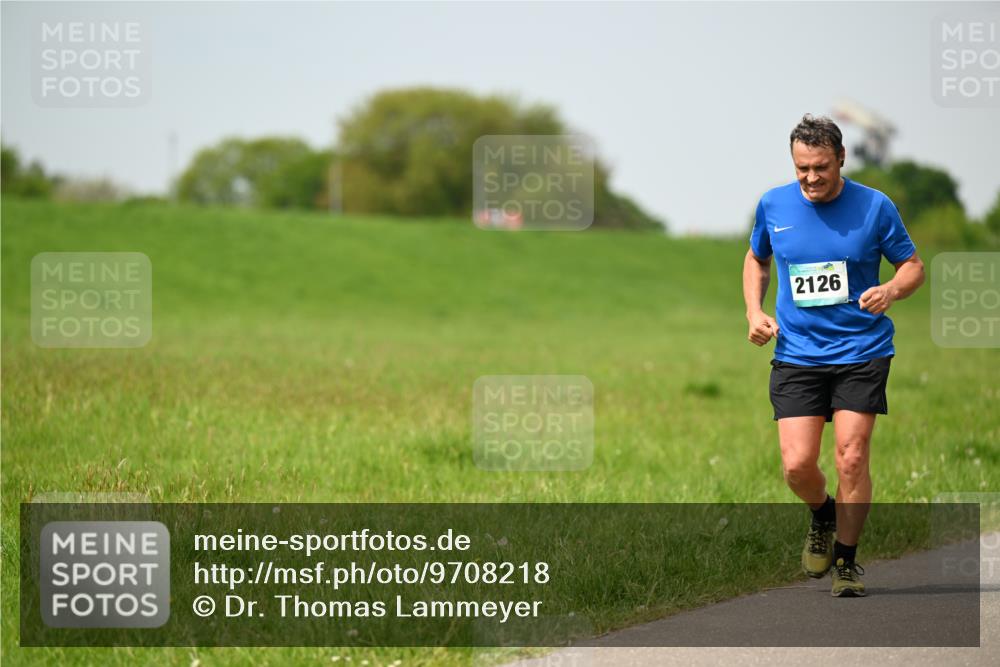 10.05.2026 - 8. Wedeler Halbmarathon Dr. Thomas Lammeyer http://msf.ph/oto/9708218 10.05.2026 12:00:54 Laufen 2126 meine-sportfotos.de