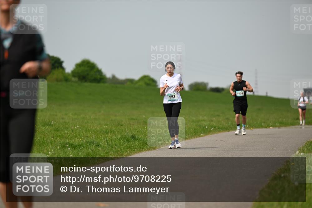 10.05.2026 - 8. Wedeler Halbmarathon Dr. Thomas Lammeyer http://msf.ph/oto/9708225 10.05.2026 12:00:57 Laufen 553, 1026 meine-sportfotos.de