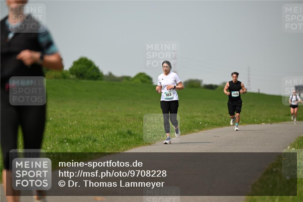 10.05.2026 - 8. Wedeler Halbmarathon Dr. Thomas Lammeyer http://msf.ph/oto/9708228 10.05.2026 12:00:57 Laufen 553, 1026 meine-sportfotos.de