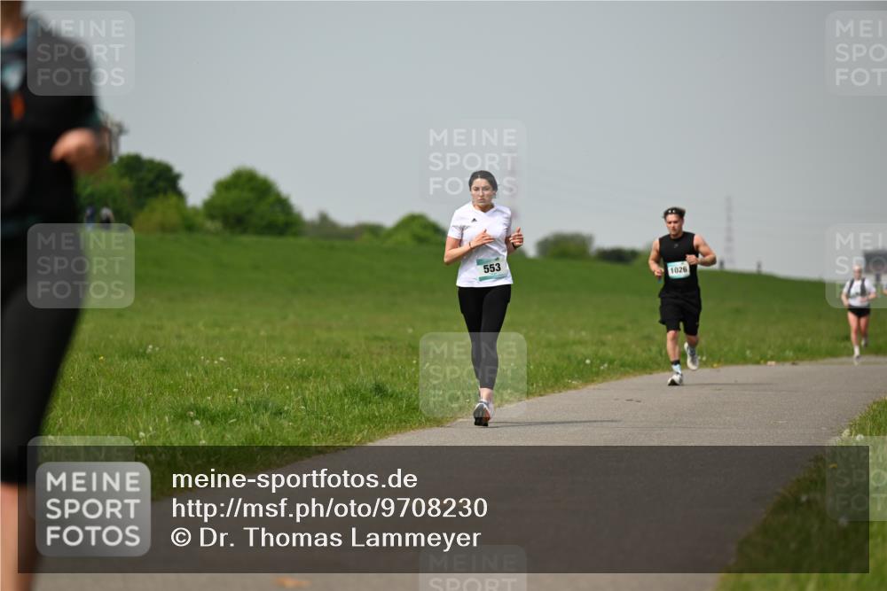 10.05.2026 - 8. Wedeler Halbmarathon Dr. Thomas Lammeyer http://msf.ph/oto/9708230 10.05.2026 12:00:57 Laufen 553, 1026 meine-sportfotos.de