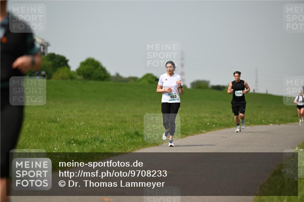 10.05.2026 - 8. Wedeler Halbmarathon Dr. Thomas Lammeyer http://msf.ph/oto/9708233 10.05.2026 12:00:57 Laufen 553, 1026 meine-sportfotos.de