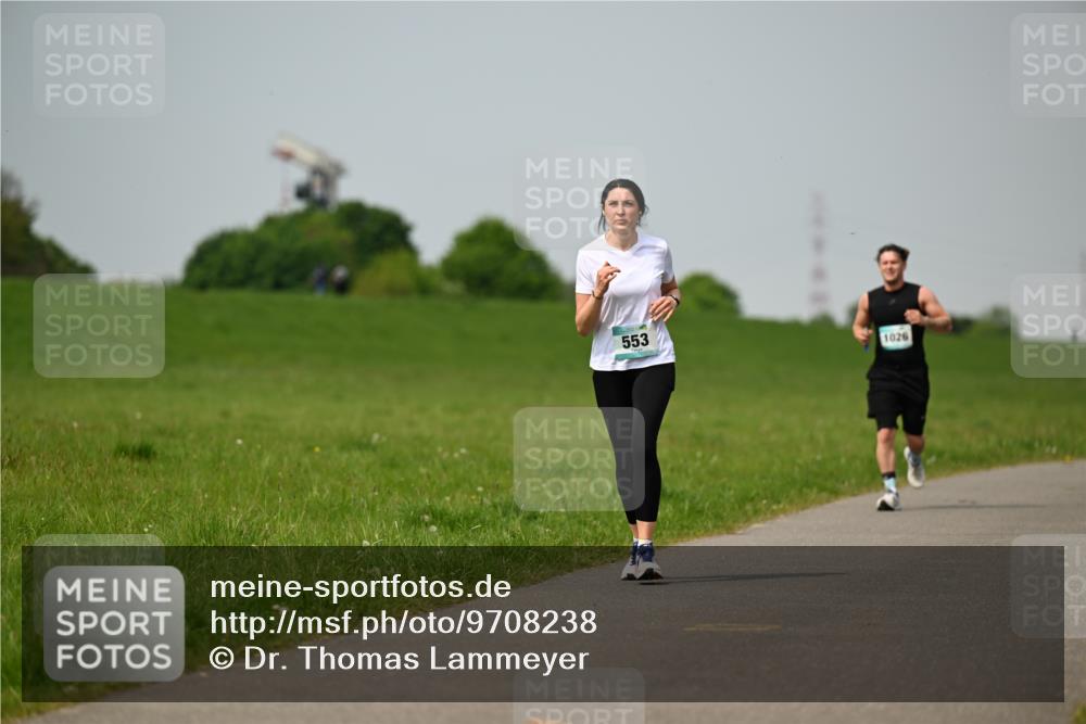 10.05.2026 - 8. Wedeler Halbmarathon Dr. Thomas Lammeyer http://msf.ph/oto/9708238 10.05.2026 12:01:00 Laufen 553, 1026 meine-sportfotos.de