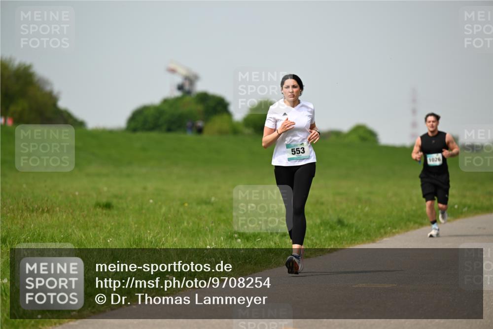 10.05.2026 - 8. Wedeler Halbmarathon Dr. Thomas Lammeyer http://msf.ph/oto/9708254 10.05.2026 12:01:01 Laufen 553, 1026 meine-sportfotos.de