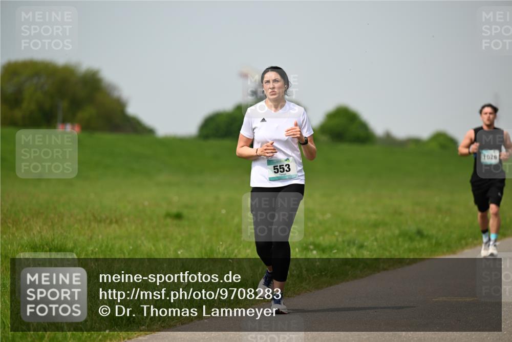 10.05.2026 - 8. Wedeler Halbmarathon Dr. Thomas Lammeyer http://msf.ph/oto/9708283 10.05.2026 12:01:02 Laufen 553, 1020 meine-sportfotos.de