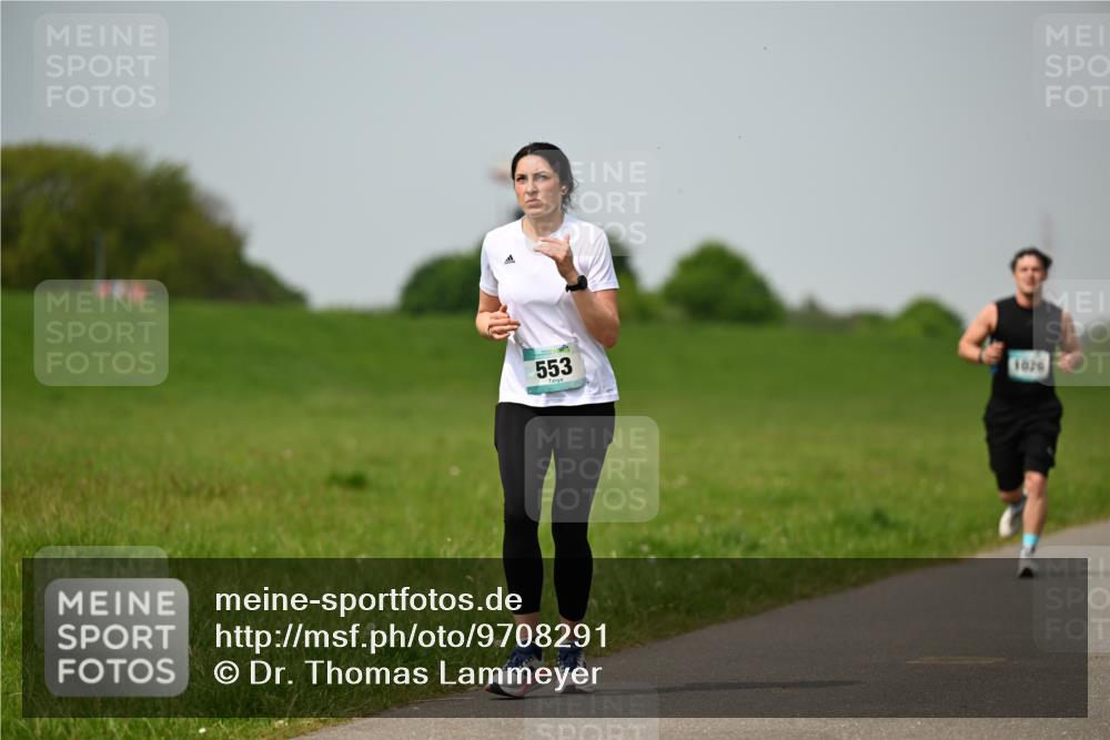 10.05.2026 - 8. Wedeler Halbmarathon Dr. Thomas Lammeyer http://msf.ph/oto/9708291 10.05.2026 12:01:02 Laufen 553, 1076 meine-sportfotos.de
