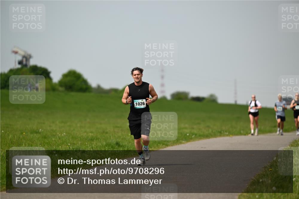 10.05.2026 - 8. Wedeler Halbmarathon Dr. Thomas Lammeyer http://msf.ph/oto/9708296 10.05.2026 12:01:04 Laufen 1026 meine-sportfotos.de