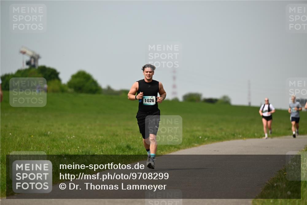 10.05.2026 - 8. Wedeler Halbmarathon Dr. Thomas Lammeyer http://msf.ph/oto/9708299 10.05.2026 12:01:04 Laufen 1026 meine-sportfotos.de