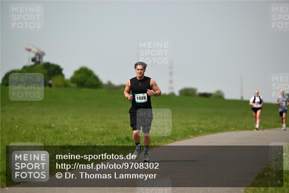 10.05.2026 - 8. Wedeler Halbmarathon Dr. Thomas Lammeyer http://msf.ph/oto/9708302 10.05.2026 12:01:04 Laufen 1026 meine-sportfotos.de