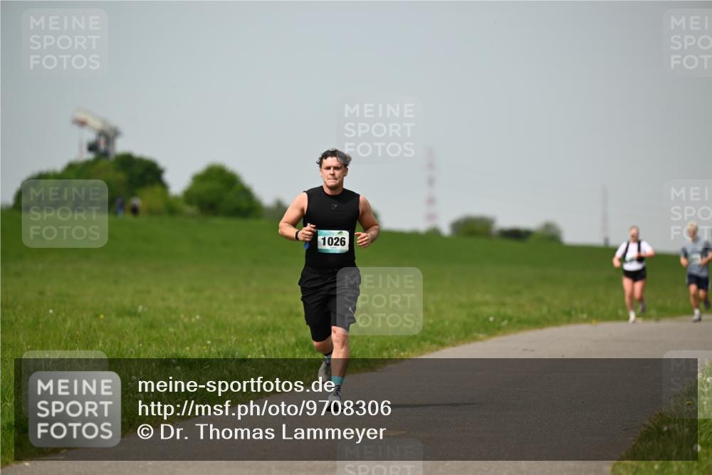 10.05.2026 - 8. Wedeler Halbmarathon Dr. Thomas Lammeyer http://msf.ph/oto/9708306 10.05.2026 12:01:05 Laufen 1026 meine-sportfotos.de