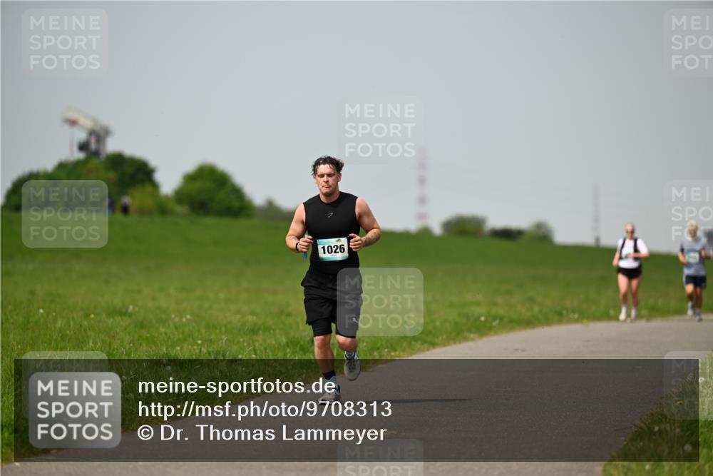 10.05.2026 - 8. Wedeler Halbmarathon Dr. Thomas Lammeyer http://msf.ph/oto/9708313 10.05.2026 12:01:04 Laufen 1026 meine-sportfotos.de