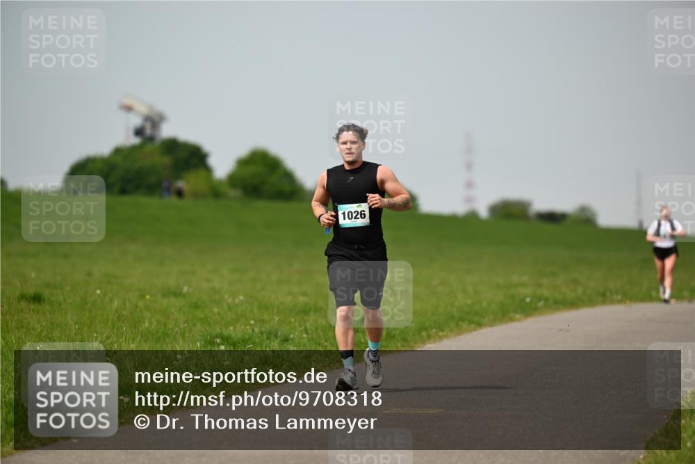 10.05.2026 - 8. Wedeler Halbmarathon Dr. Thomas Lammeyer http://msf.ph/oto/9708318 10.05.2026 12:01:05 Laufen 1026 meine-sportfotos.de