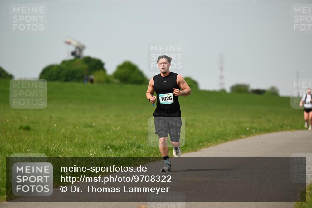 10.05.2026 - 8. Wedeler Halbmarathon Dr. Thomas Lammeyer http://msf.ph/oto/9708322 10.05.2026 12:01:05 Laufen 1026 meine-sportfotos.de