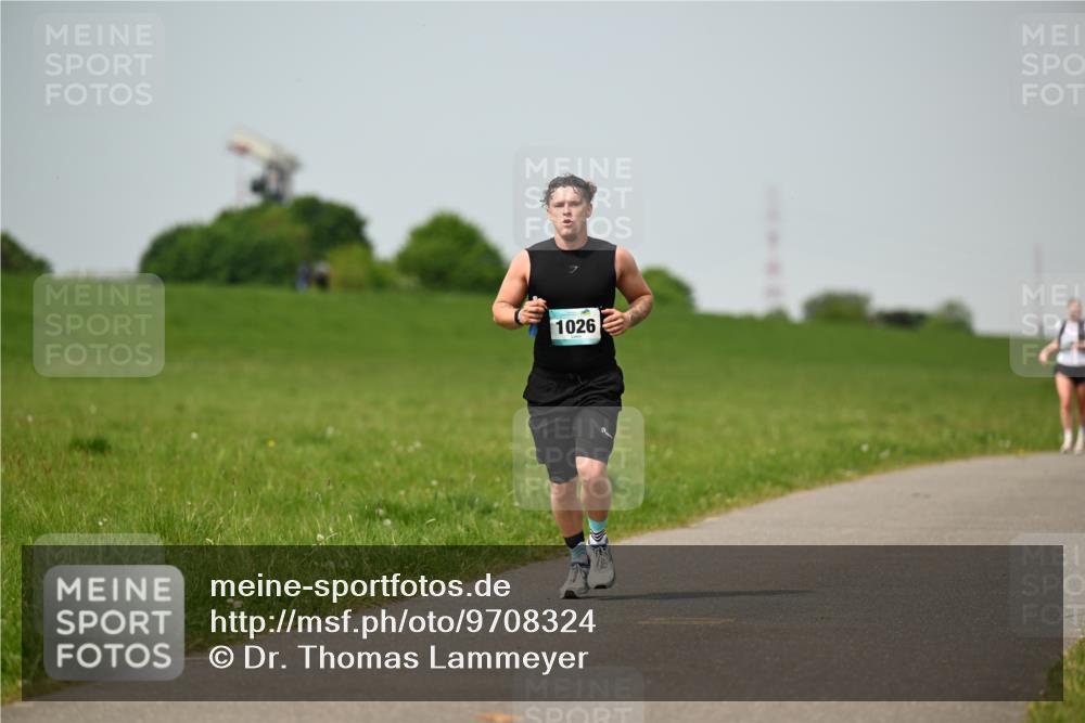 10.05.2026 - 8. Wedeler Halbmarathon Dr. Thomas Lammeyer http://msf.ph/oto/9708324 10.05.2026 12:01:05 Laufen 1026 meine-sportfotos.de