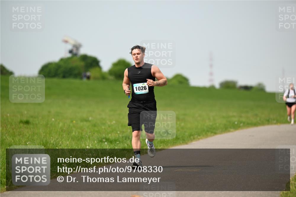 10.05.2026 - 8. Wedeler Halbmarathon Dr. Thomas Lammeyer http://msf.ph/oto/9708330 10.05.2026 12:01:06 Laufen 1026 meine-sportfotos.de