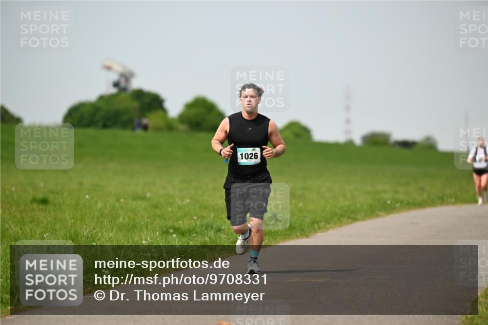 10.05.2026 - 8. Wedeler Halbmarathon Dr. Thomas Lammeyer http://msf.ph/oto/9708331 10.05.2026 12:01:05 Laufen 1026 meine-sportfotos.de