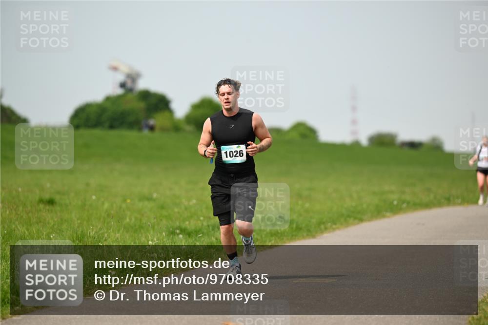10.05.2026 - 8. Wedeler Halbmarathon Dr. Thomas Lammeyer http://msf.ph/oto/9708335 10.05.2026 12:01:06 Laufen 1026 meine-sportfotos.de