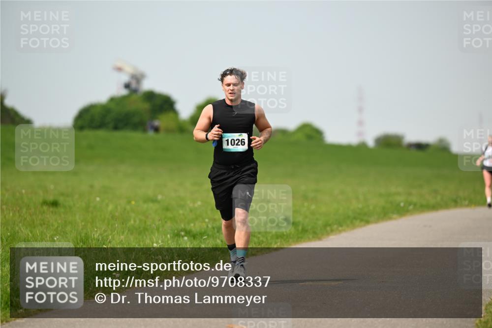 10.05.2026 - 8. Wedeler Halbmarathon Dr. Thomas Lammeyer http://msf.ph/oto/9708337 10.05.2026 12:01:06 Laufen 1026 meine-sportfotos.de
