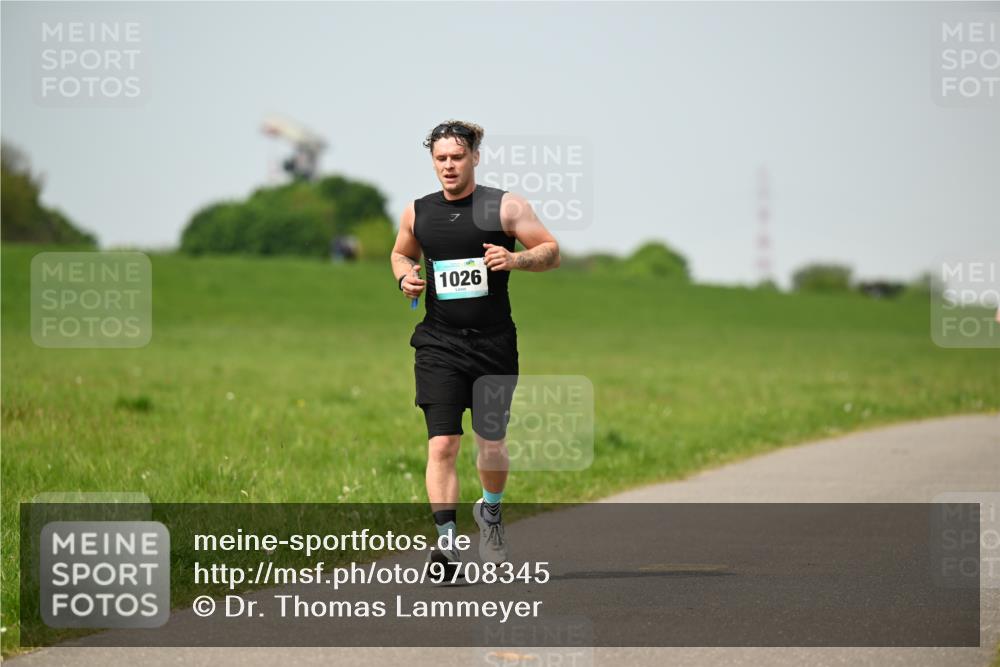10.05.2026 - 8. Wedeler Halbmarathon Dr. Thomas Lammeyer http://msf.ph/oto/9708345 10.05.2026 12:01:06 Laufen 1026 meine-sportfotos.de