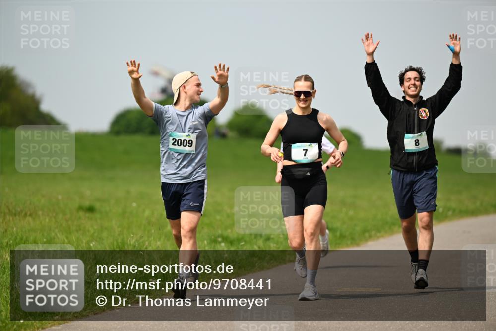 10.05.2026 - 8. Wedeler Halbmarathon Dr. Thomas Lammeyer http://msf.ph/oto/9708441 10.05.2026 12:01:19 Laufen 2009 meine-sportfotos.de