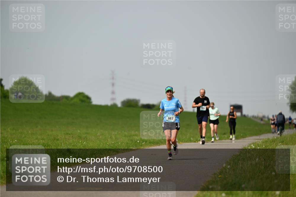 10.05.2026 - 8. Wedeler Halbmarathon Dr. Thomas Lammeyer http://msf.ph/oto/9708500 10.05.2026 12:01:28 Laufen 667 meine-sportfotos.de