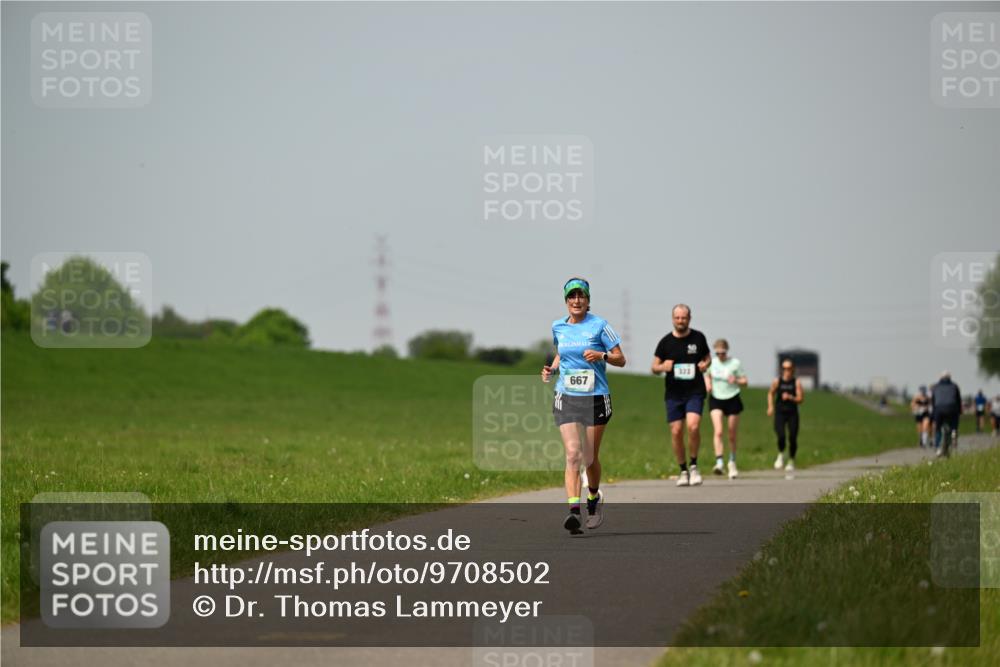 10.05.2026 - 8. Wedeler Halbmarathon Dr. Thomas Lammeyer http://msf.ph/oto/9708502 10.05.2026 12:01:28 Laufen 667 meine-sportfotos.de