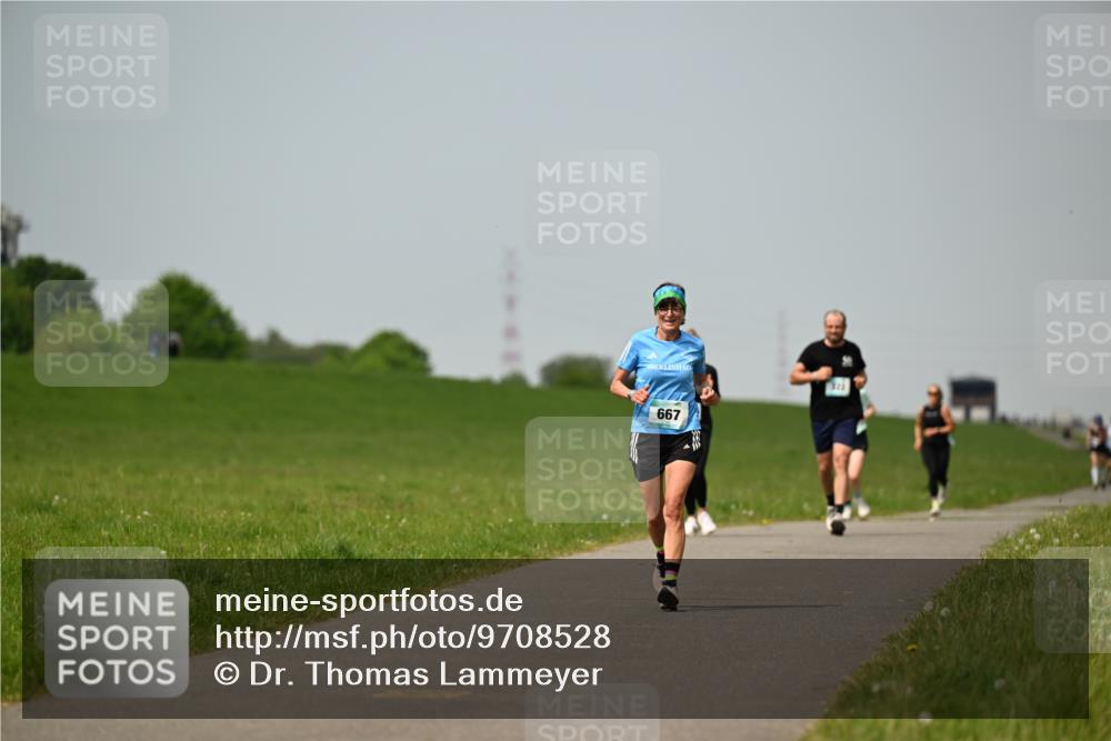 10.05.2026 - 8. Wedeler Halbmarathon Dr. Thomas Lammeyer http://msf.ph/oto/9708528 10.05.2026 12:01:30 Laufen 667 meine-sportfotos.de