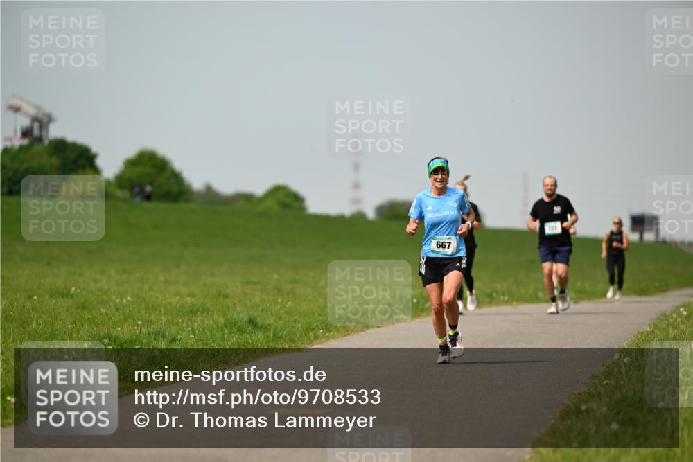 10.05.2026 - 8. Wedeler Halbmarathon Dr. Thomas Lammeyer http://msf.ph/oto/9708533 10.05.2026 12:01:30 Laufen 667 meine-sportfotos.de