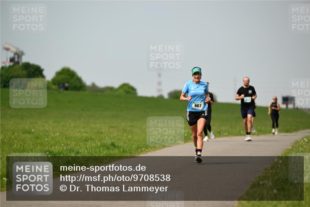 10.05.2026 - 8. Wedeler Halbmarathon Dr. Thomas Lammeyer http://msf.ph/oto/9708538 10.05.2026 12:01:31 Laufen 667 meine-sportfotos.de