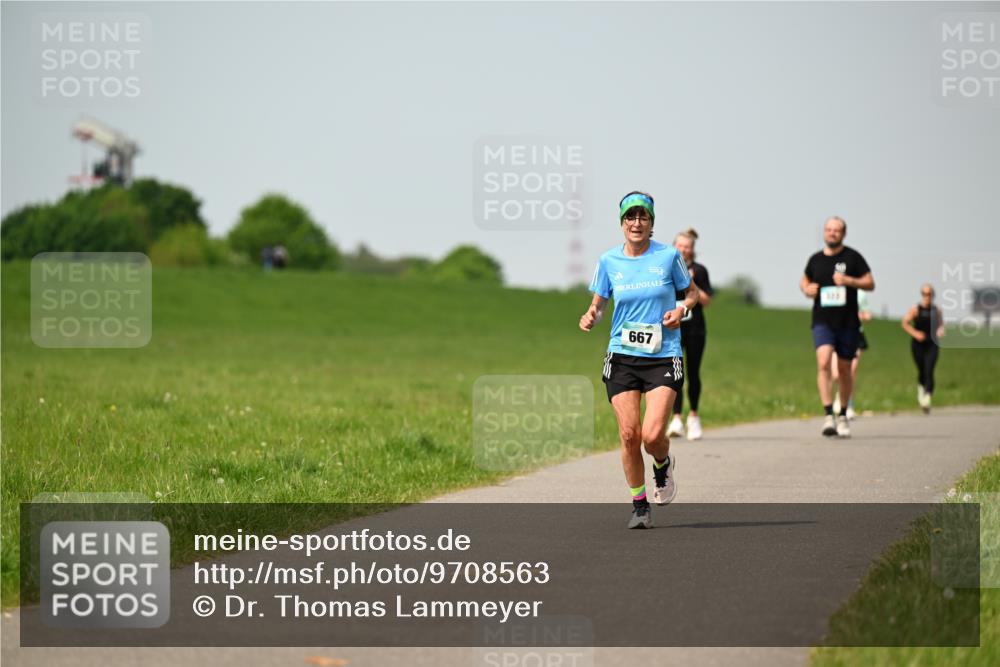 10.05.2026 - 8. Wedeler Halbmarathon Dr. Thomas Lammeyer http://msf.ph/oto/9708563 10.05.2026 12:01:32 Laufen 667 meine-sportfotos.de