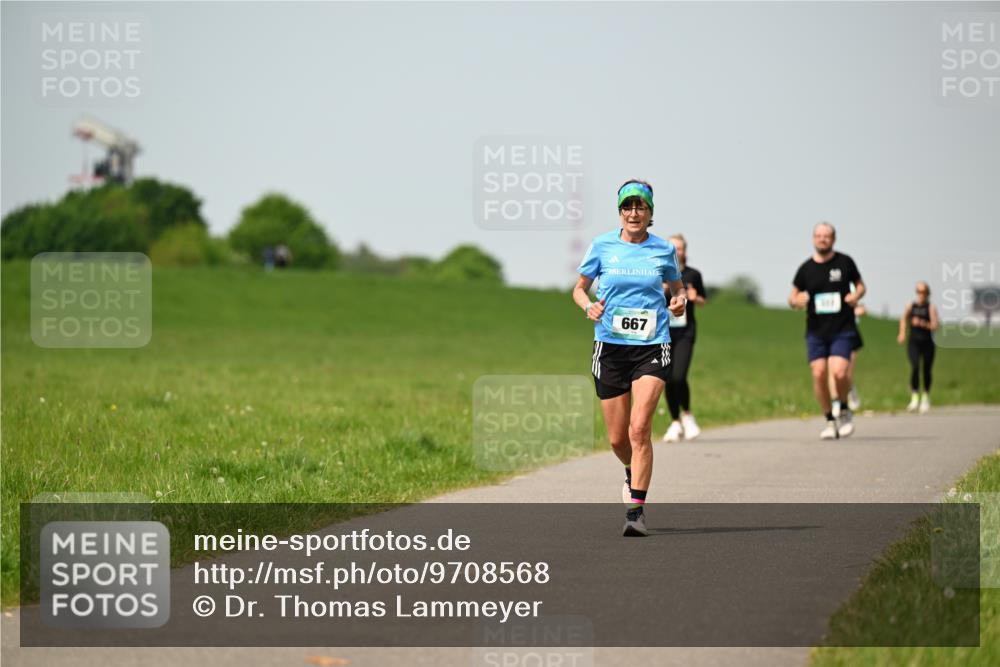 10.05.2026 - 8. Wedeler Halbmarathon Dr. Thomas Lammeyer http://msf.ph/oto/9708568 10.05.2026 12:01:32 Laufen 667 meine-sportfotos.de