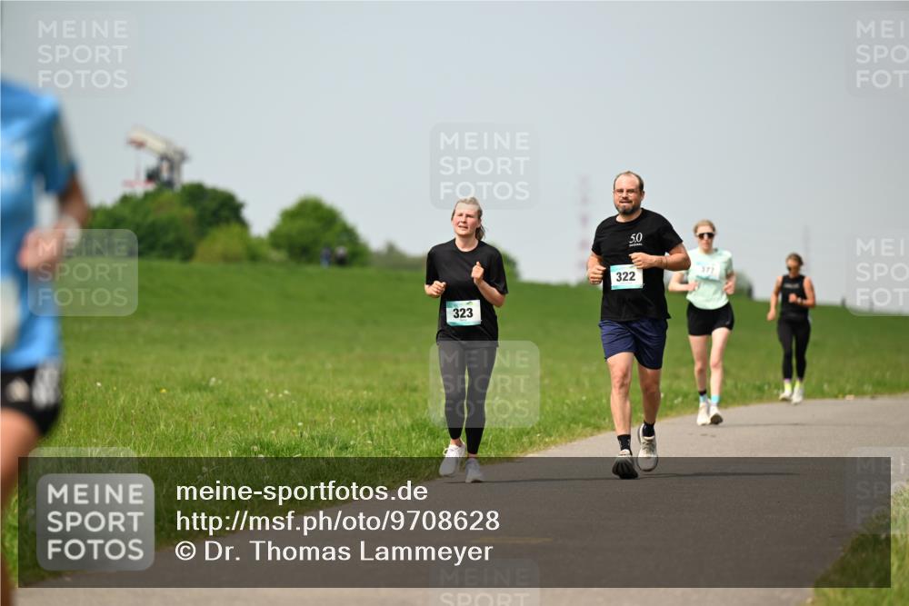 10.05.2026 - 8. Wedeler Halbmarathon Dr. Thomas Lammeyer http://msf.ph/oto/9708628 10.05.2026 12:01:38 Laufen 323, 322 meine-sportfotos.de