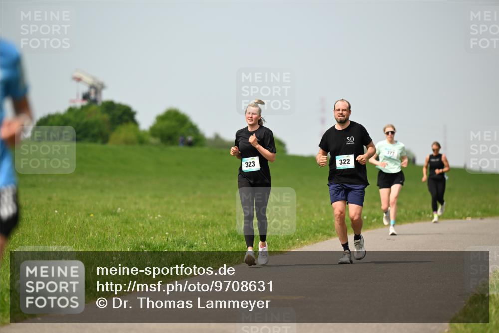 10.05.2026 - 8. Wedeler Halbmarathon Dr. Thomas Lammeyer http://msf.ph/oto/9708631 10.05.2026 12:01:38 Laufen 323, 322 meine-sportfotos.de