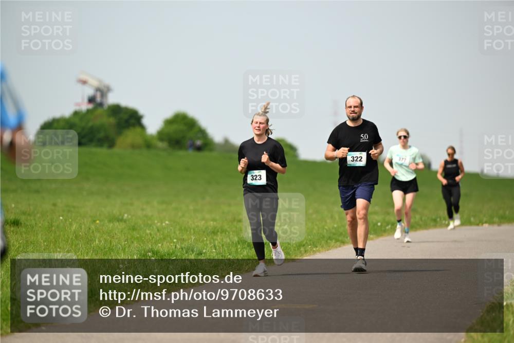 10.05.2026 - 8. Wedeler Halbmarathon Dr. Thomas Lammeyer http://msf.ph/oto/9708633 10.05.2026 12:01:38 Laufen 323, 322 meine-sportfotos.de