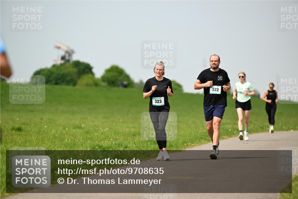 10.05.2026 - 8. Wedeler Halbmarathon Dr. Thomas Lammeyer http://msf.ph/oto/9708635 10.05.2026 12:01:39 Laufen 323, 322 meine-sportfotos.de
