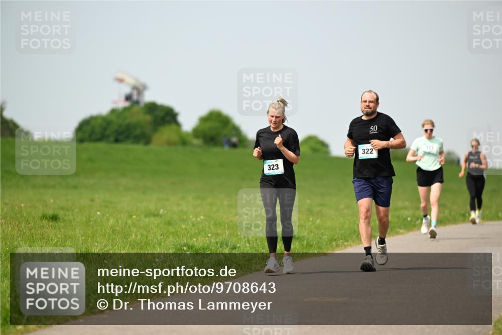 10.05.2026 - 8. Wedeler Halbmarathon Dr. Thomas Lammeyer http://msf.ph/oto/9708643 10.05.2026 12:01:39 Laufen 323, 322 meine-sportfotos.de