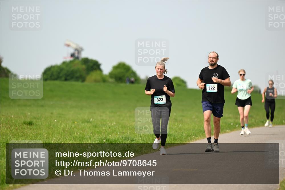 10.05.2026 - 8. Wedeler Halbmarathon Dr. Thomas Lammeyer http://msf.ph/oto/9708645 10.05.2026 12:01:39 Laufen 323, 322 meine-sportfotos.de