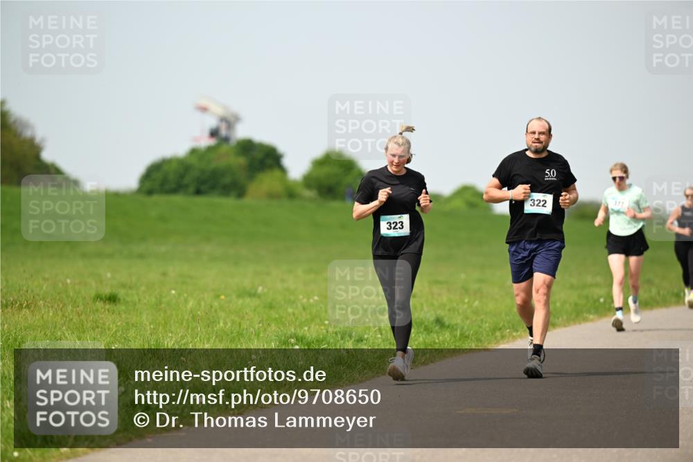 10.05.2026 - 8. Wedeler Halbmarathon Dr. Thomas Lammeyer http://msf.ph/oto/9708650 10.05.2026 12:01:39 Laufen 323, 322 meine-sportfotos.de