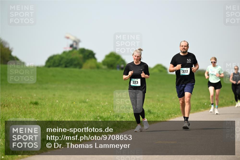 10.05.2026 - 8. Wedeler Halbmarathon Dr. Thomas Lammeyer http://msf.ph/oto/9708653 10.05.2026 12:01:39 Laufen 323, 322 meine-sportfotos.de