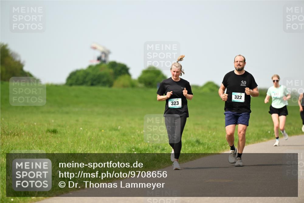 10.05.2026 - 8. Wedeler Halbmarathon Dr. Thomas Lammeyer http://msf.ph/oto/9708656 10.05.2026 12:01:39 Laufen 323, 322, 377 meine-sportfotos.de