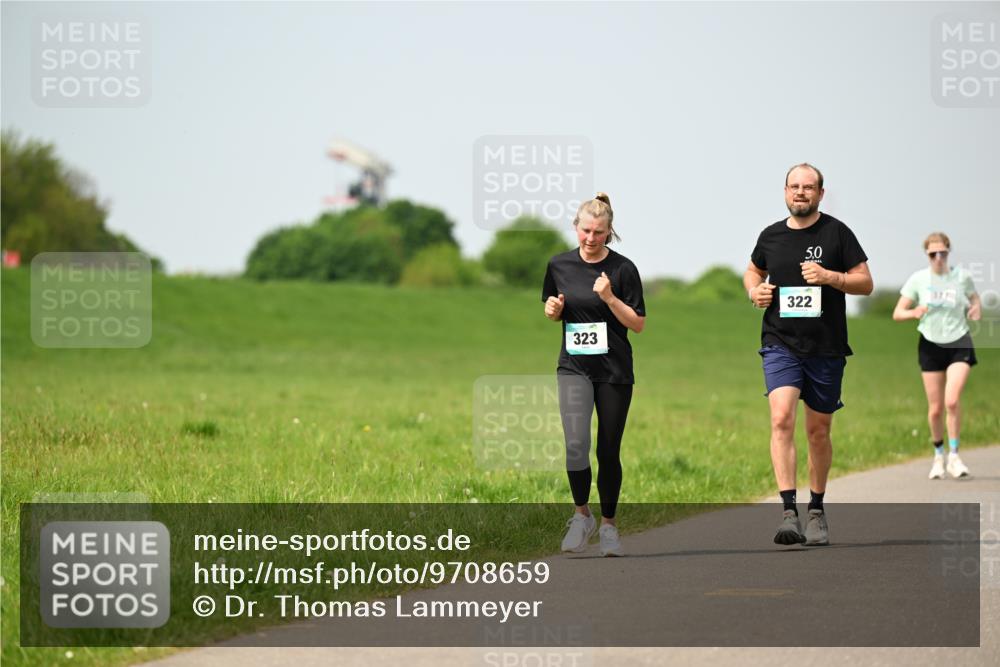 10.05.2026 - 8. Wedeler Halbmarathon Dr. Thomas Lammeyer http://msf.ph/oto/9708659 10.05.2026 12:01:40 Laufen 323, 322 meine-sportfotos.de