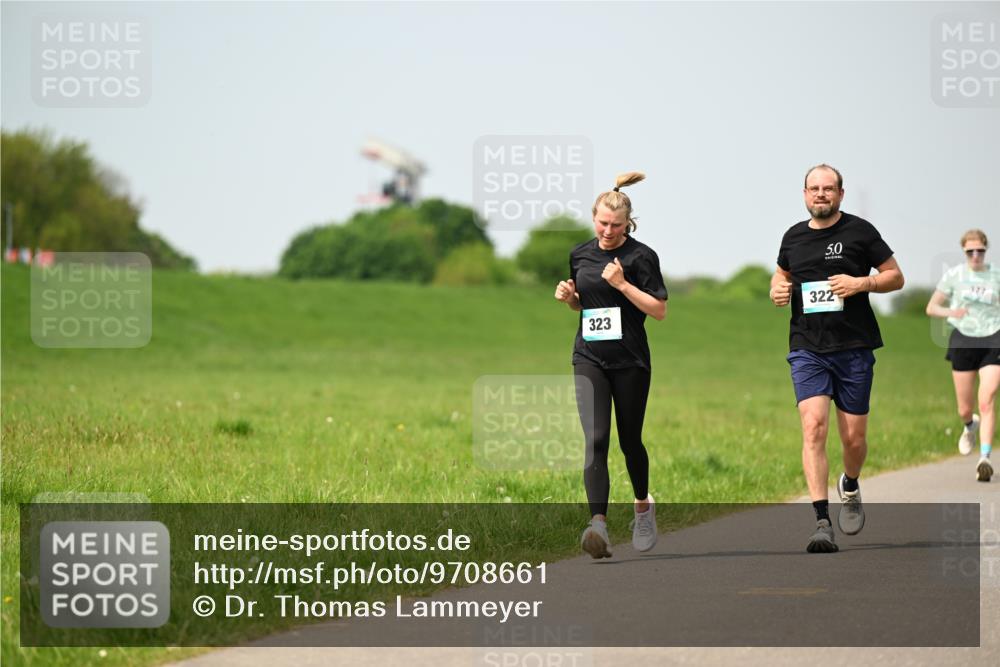 10.05.2026 - 8. Wedeler Halbmarathon Dr. Thomas Lammeyer http://msf.ph/oto/9708661 10.05.2026 12:01:40 Laufen 323, 322, 377 meine-sportfotos.de