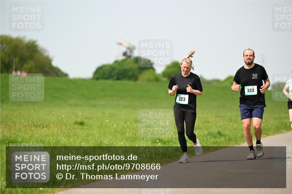 10.05.2026 - 8. Wedeler Halbmarathon Dr. Thomas Lammeyer http://msf.ph/oto/9708666 10.05.2026 12:01:40 Laufen 323, 322 meine-sportfotos.de
