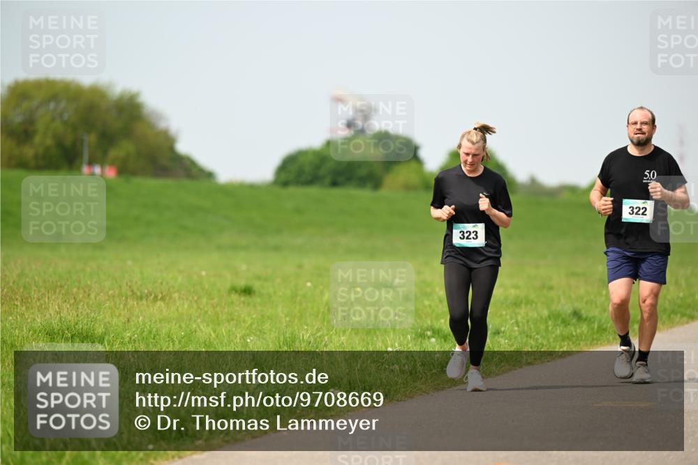 10.05.2026 - 8. Wedeler Halbmarathon Dr. Thomas Lammeyer http://msf.ph/oto/9708669 10.05.2026 12:01:40 Laufen 323, 322 meine-sportfotos.de