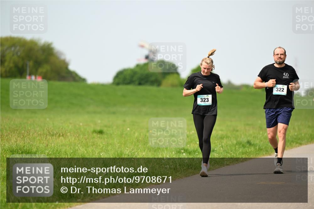 10.05.2026 - 8. Wedeler Halbmarathon Dr. Thomas Lammeyer http://msf.ph/oto/9708671 10.05.2026 12:01:40 Laufen 323, 322 meine-sportfotos.de
