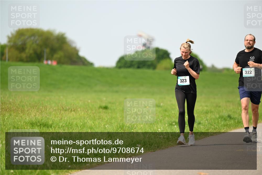 10.05.2026 - 8. Wedeler Halbmarathon Dr. Thomas Lammeyer http://msf.ph/oto/9708674 10.05.2026 12:01:40 Laufen 323, 322 meine-sportfotos.de