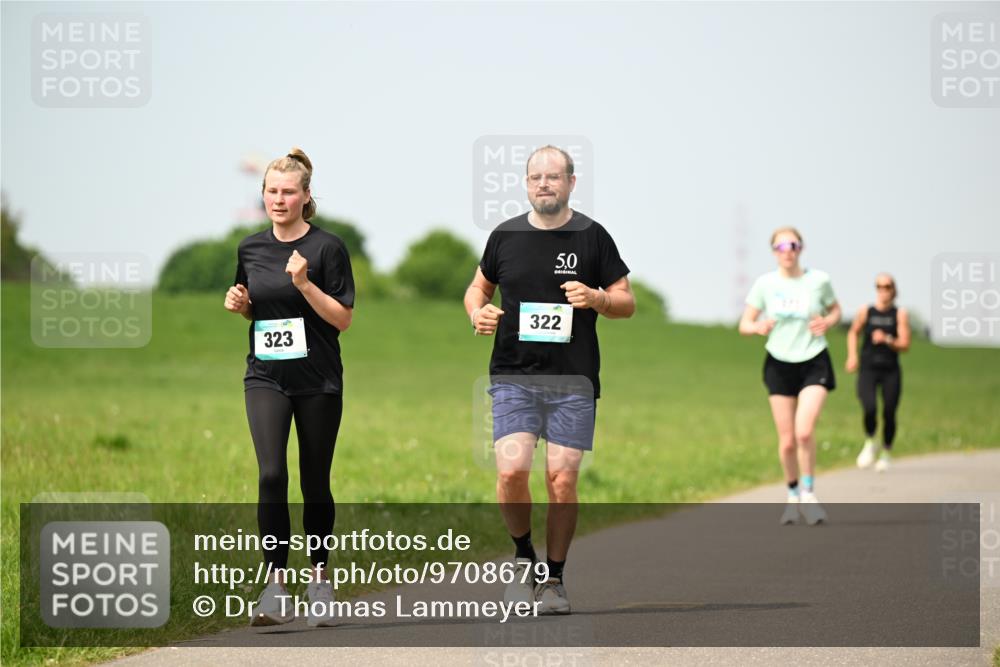 10.05.2026 - 8. Wedeler Halbmarathon Dr. Thomas Lammeyer http://msf.ph/oto/9708679 10.05.2026 12:01:42 Laufen 323, 322 meine-sportfotos.de